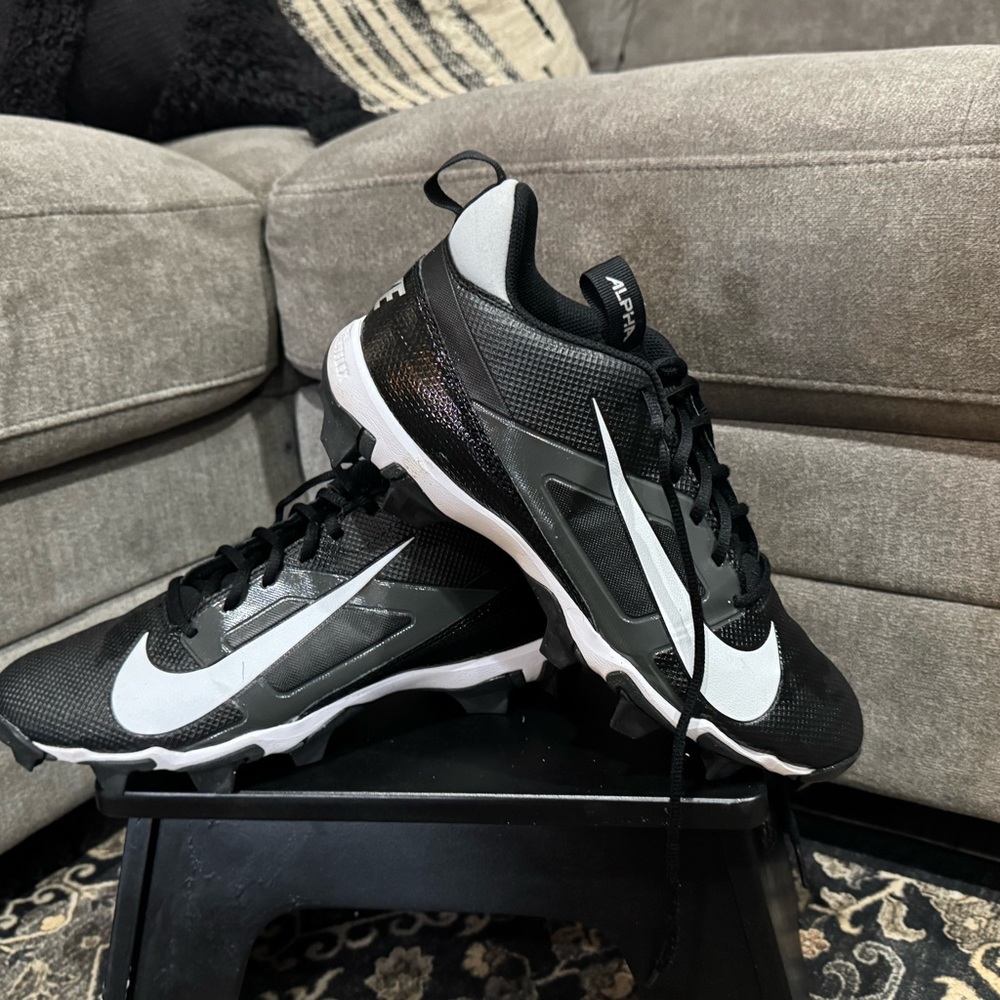 Nike Football Cleats NWOT Men's Black and White Athletic Shoes